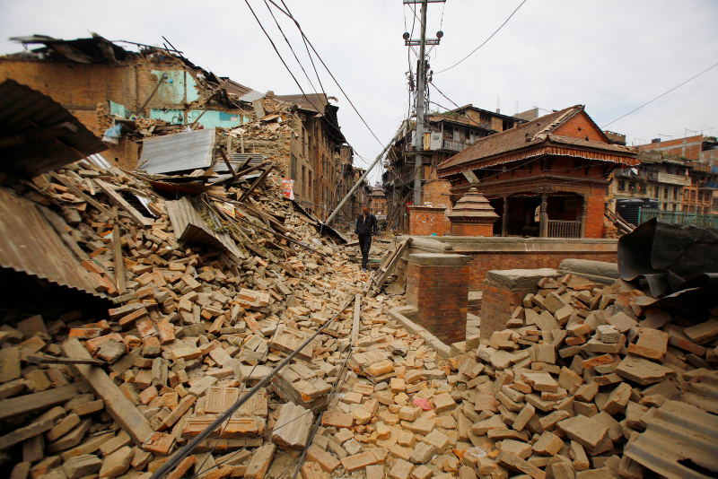 Illustration for article titled Photos from the devastating 7.8 magnitude earthquake in Nepal